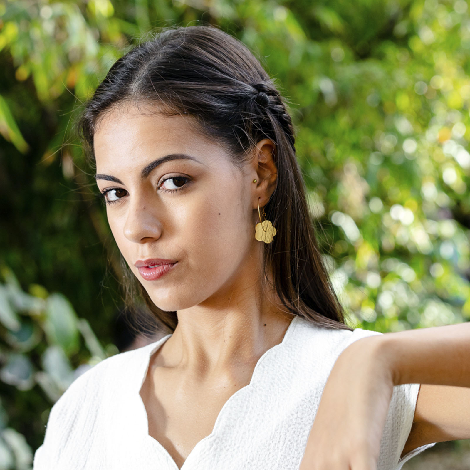 pendientes-argolla-fina-flor-bronce-3